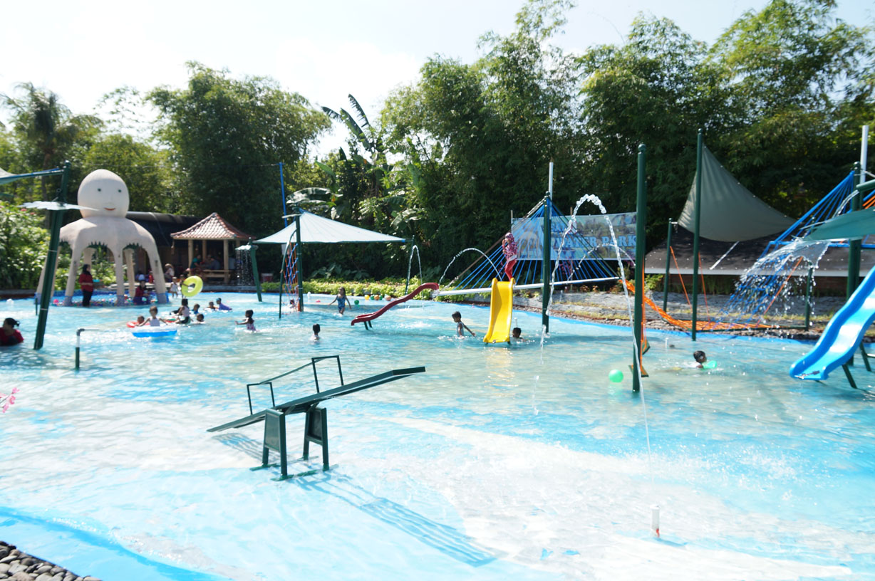 Kolam Renang Mataram Lombok